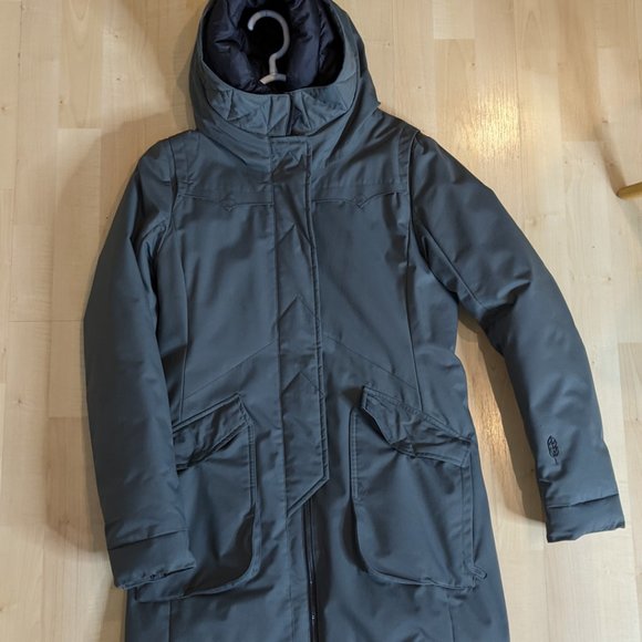 SOLD elsewhere---Indygena (renamed Indyeva) coat 700 fill size small - Picture 4 of 4